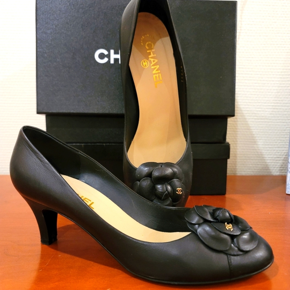 Chanel classic Camellia kitten heel